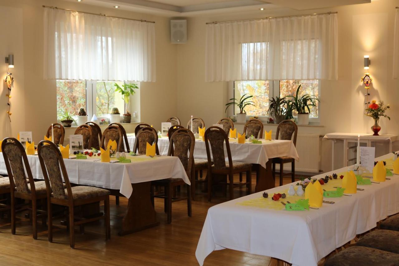 Hotel Und Restaurant Karpfenschaenke Schenkendobern エクステリア 写真