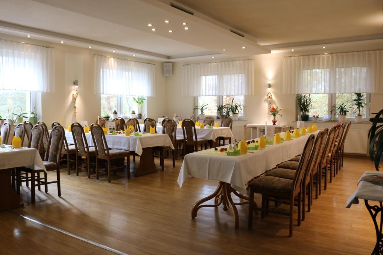 Hotel Und Restaurant Karpfenschaenke Schenkendobern エクステリア 写真