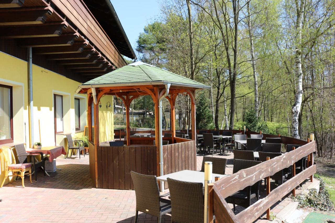Hotel Und Restaurant Karpfenschaenke Schenkendobern エクステリア 写真